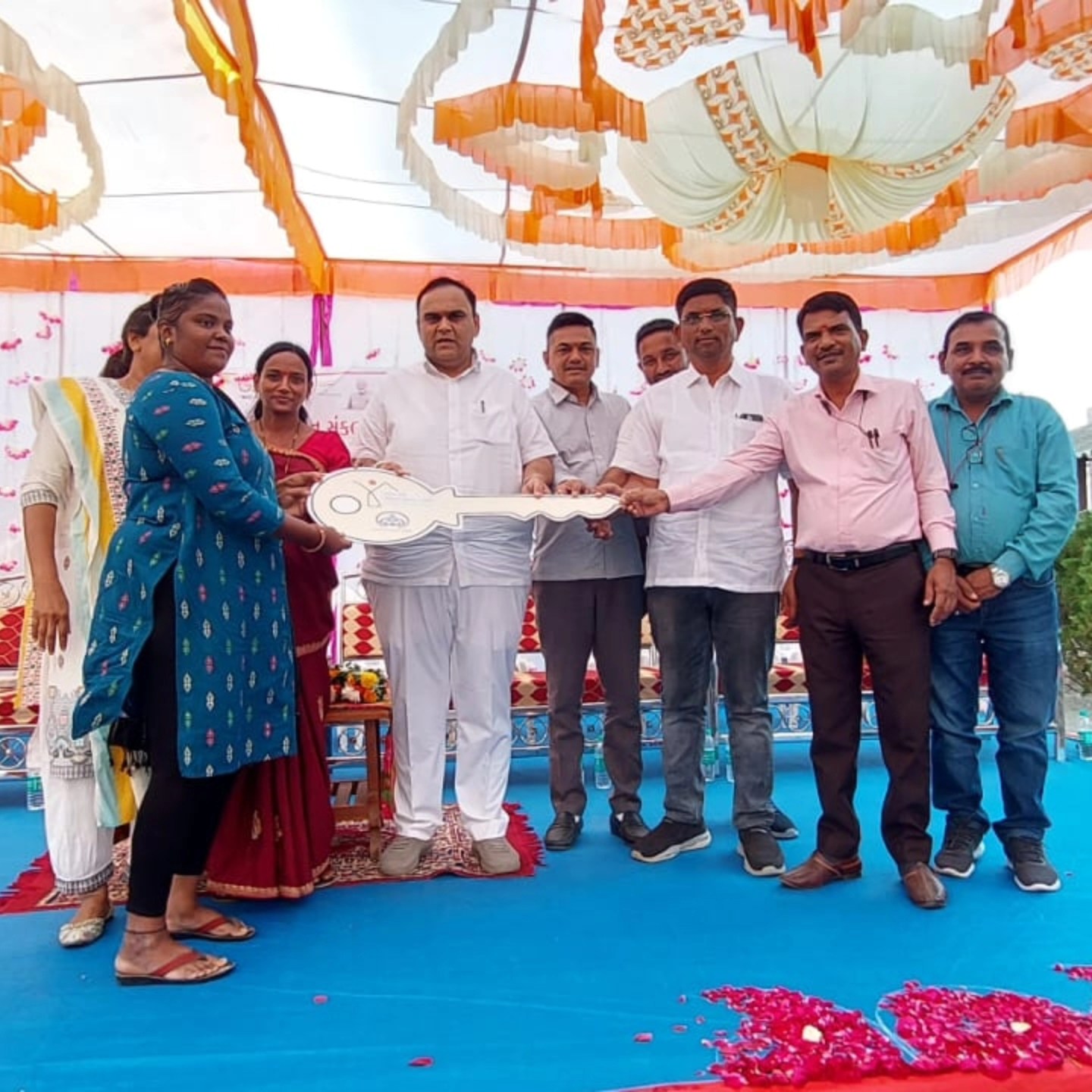 તા.૧૪/૧૨/૨૦૨૩ ના રોજ વિકસિત ભારત સંકલ્પ યાત્રા સુરત જિલ્લાના મહુવા તાલુકાના કાની ગામે રાખવામાં આવી.